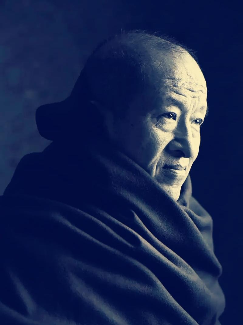 宗萨仁波切说：“请不要对这个世界的任何东西上瘾，不管你有多么的喜爱。能给你带来快