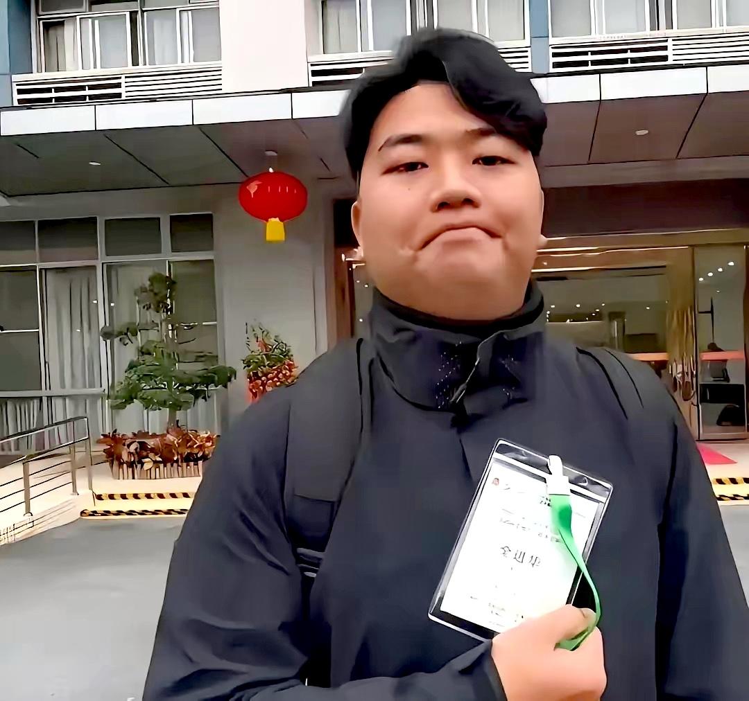 网友对全进华说:“你家里一共5个兄弟姐妹，真让人羡慕！”全进华说:“有什么好羡慕