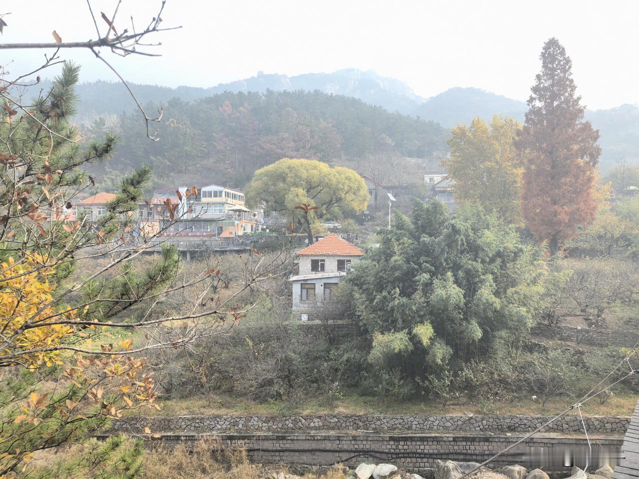 下联：1、糊糊涂涂不糊涂
            2、是是非非不是非
     