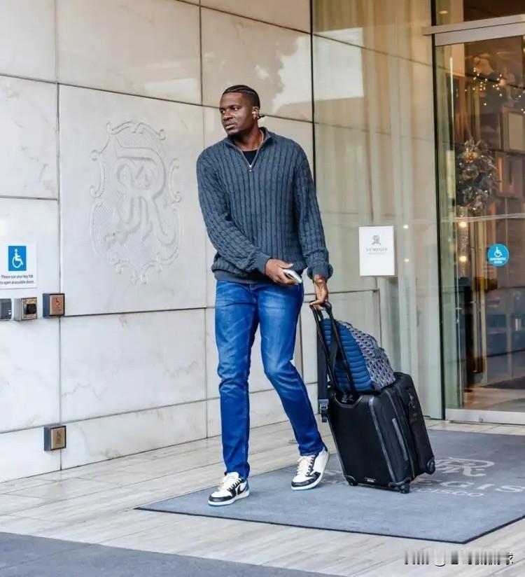 火箭老将卡佩拉真是太拉胯了！在今天火箭客场以125：133不敌爵士的比赛中，卡佩