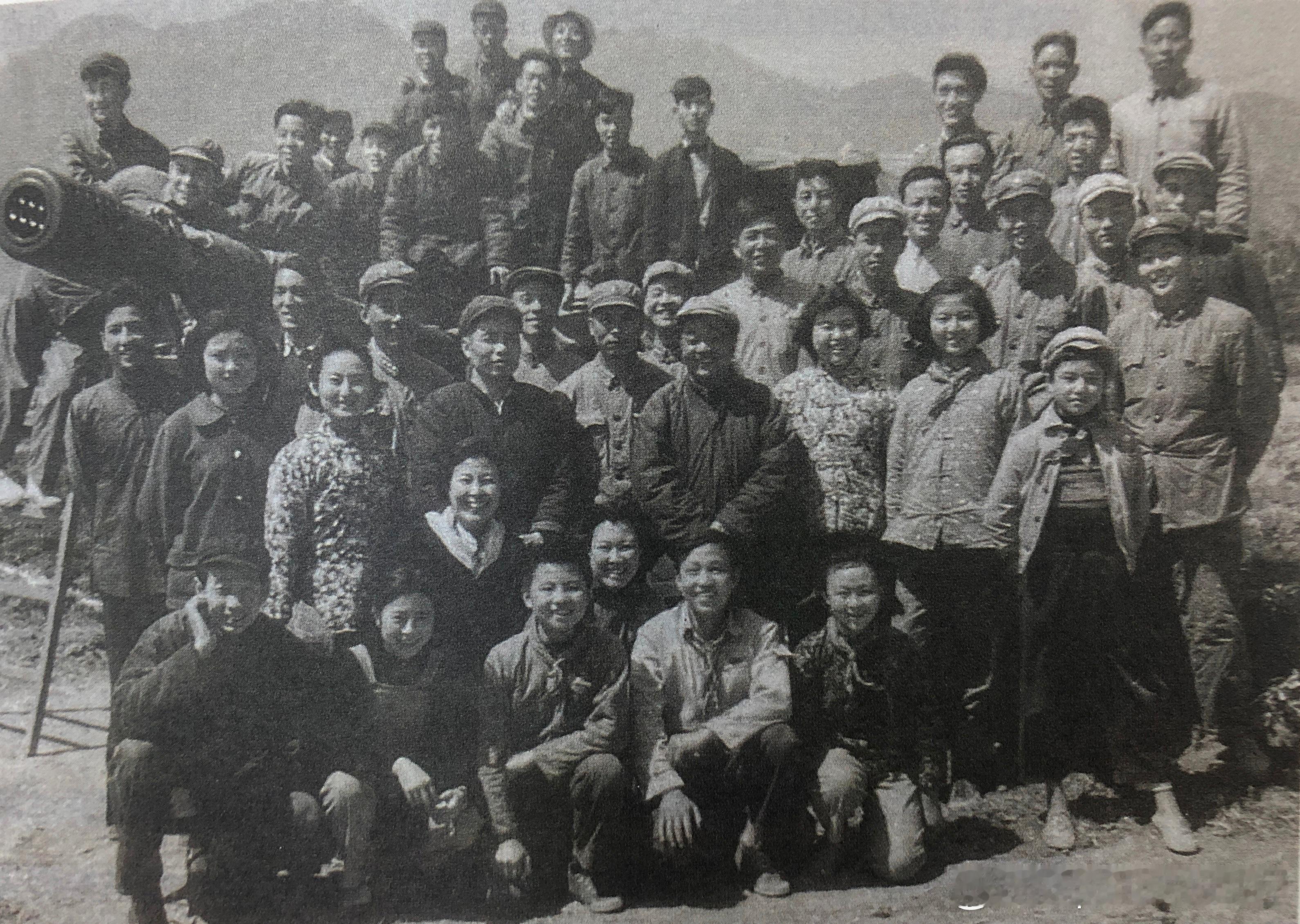 1961年电影《英雄小八路》剧组合影历史影像