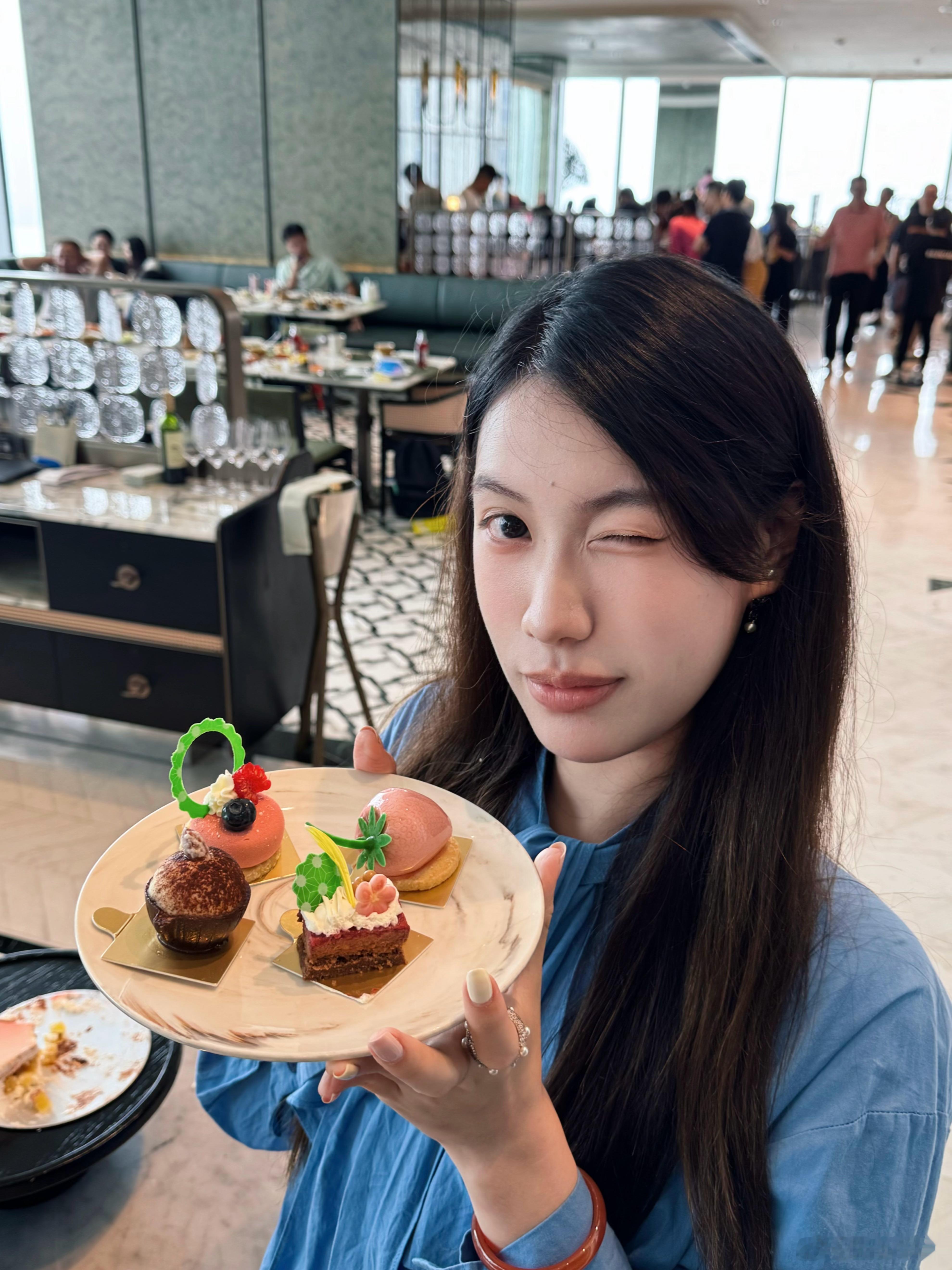 甜品好吃 刺生确实不如寿司郎 ​​​