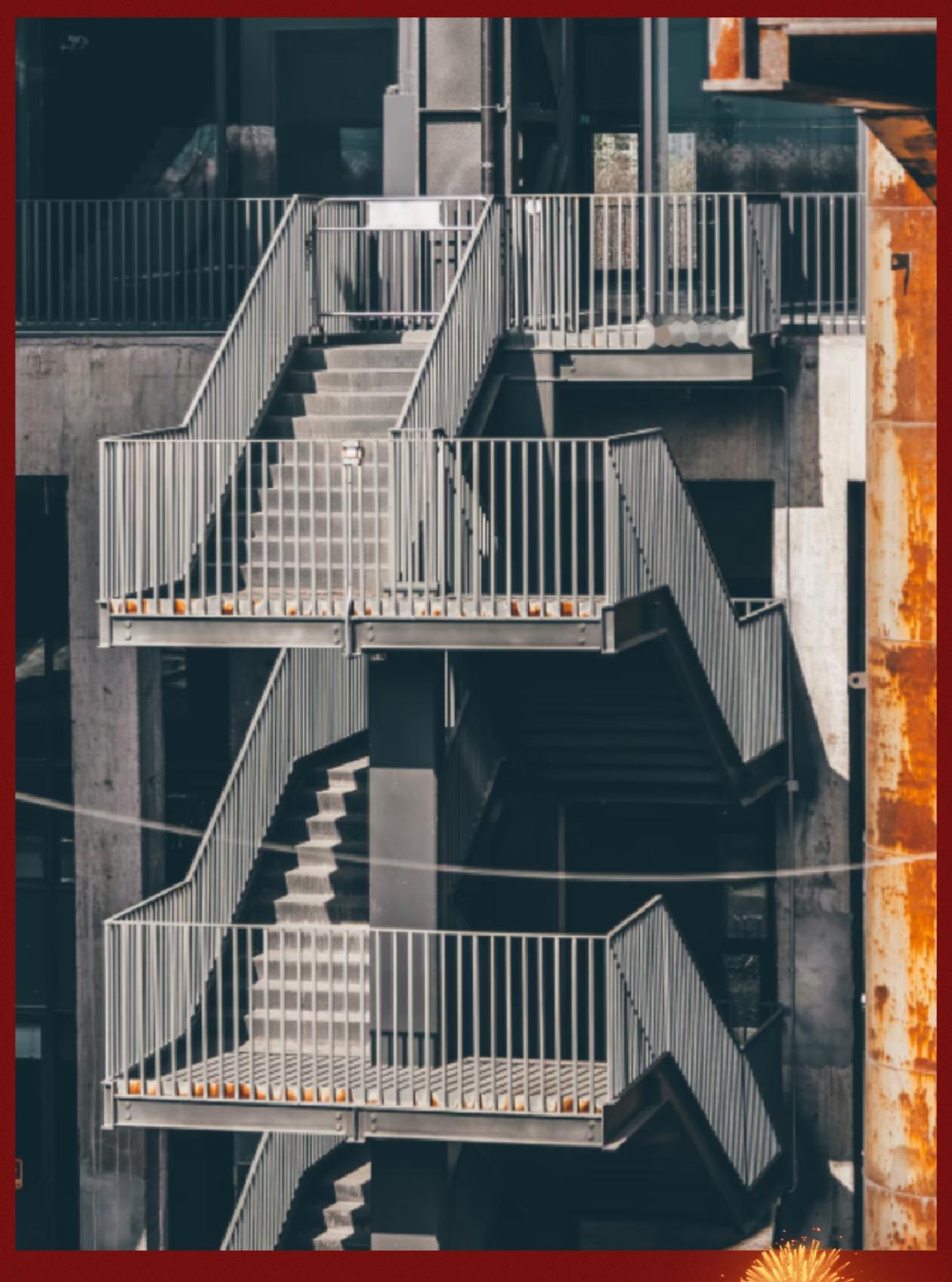 工业的骨骼，城市的心跳。这些冰冷的金属与斑驳的锈迹，在光影里诉说着旧时光的炽热。