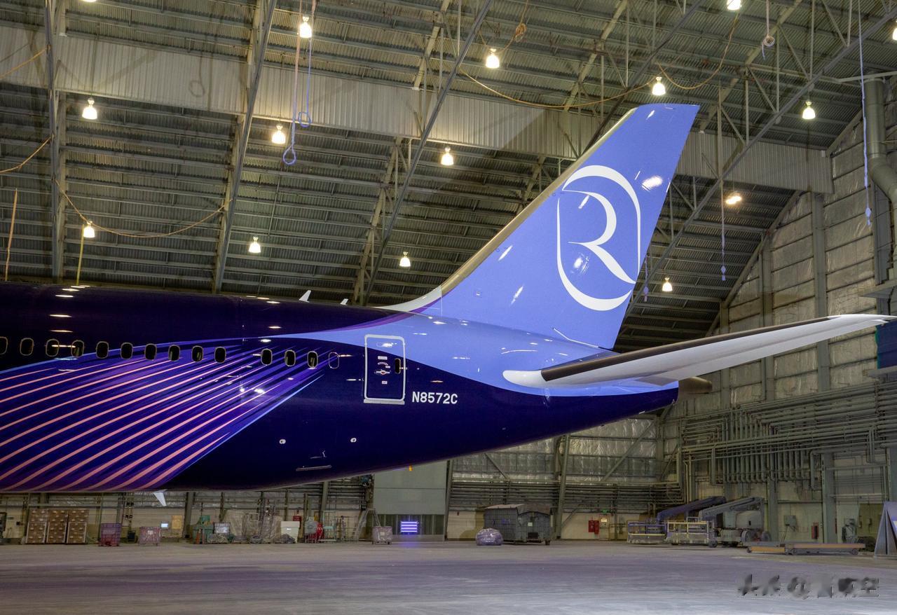 6月4日，沙特利雅得航空公司通过社交媒体发布了一组新设计的飞机涂装照片。