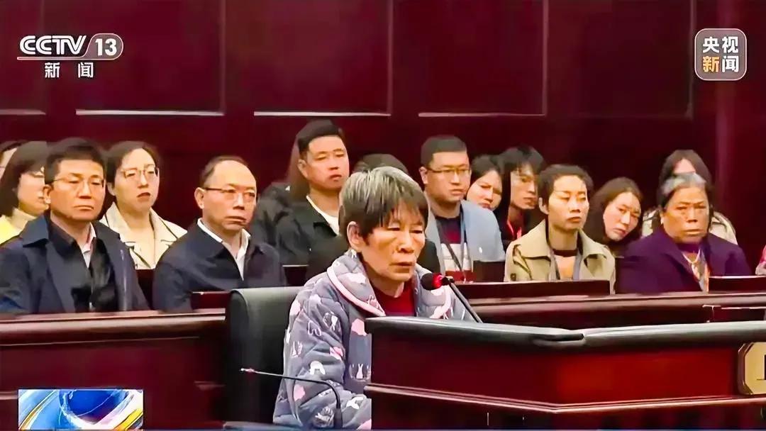杨妞花对人贩子很气愤，拿着卖孩子的钱吃香的喝辣的，人贩子家庭条件那么好，为啥还要