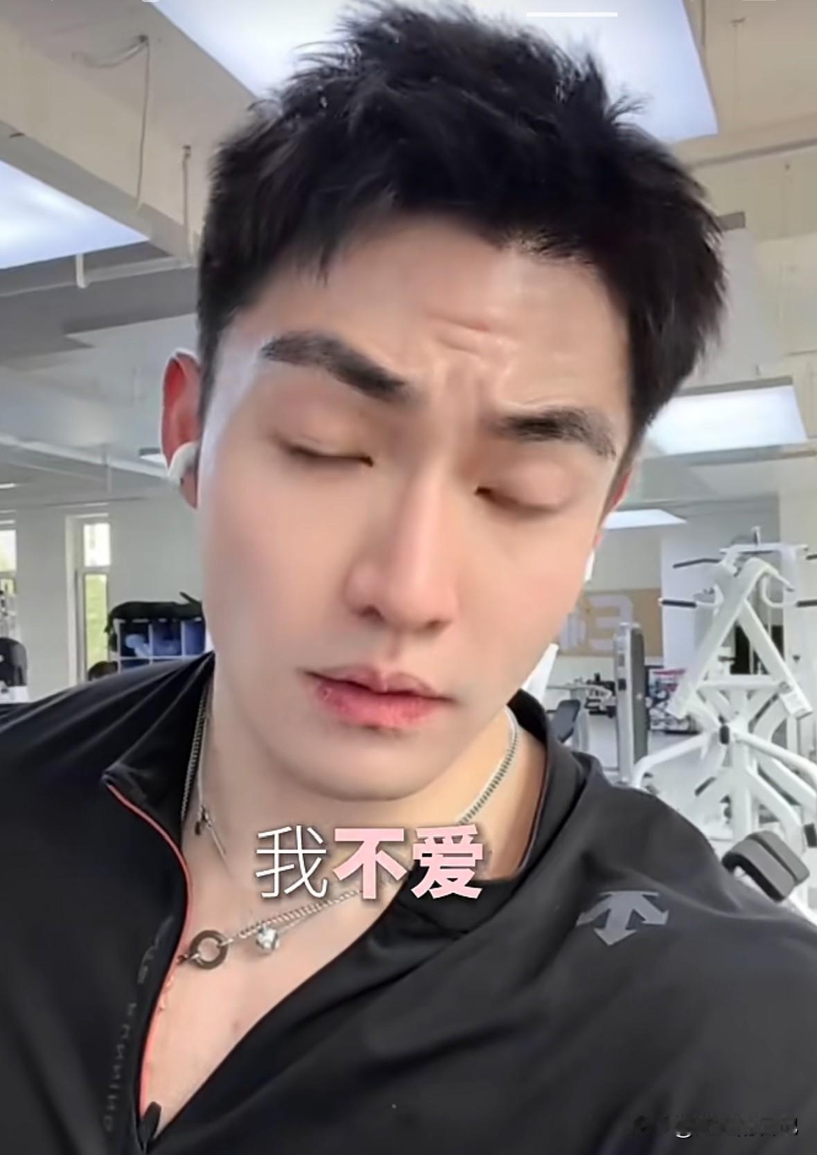任任说“我不爱钱，别看她给我买那么多东西，如果哪天她要回去，我全部还给她，这就是