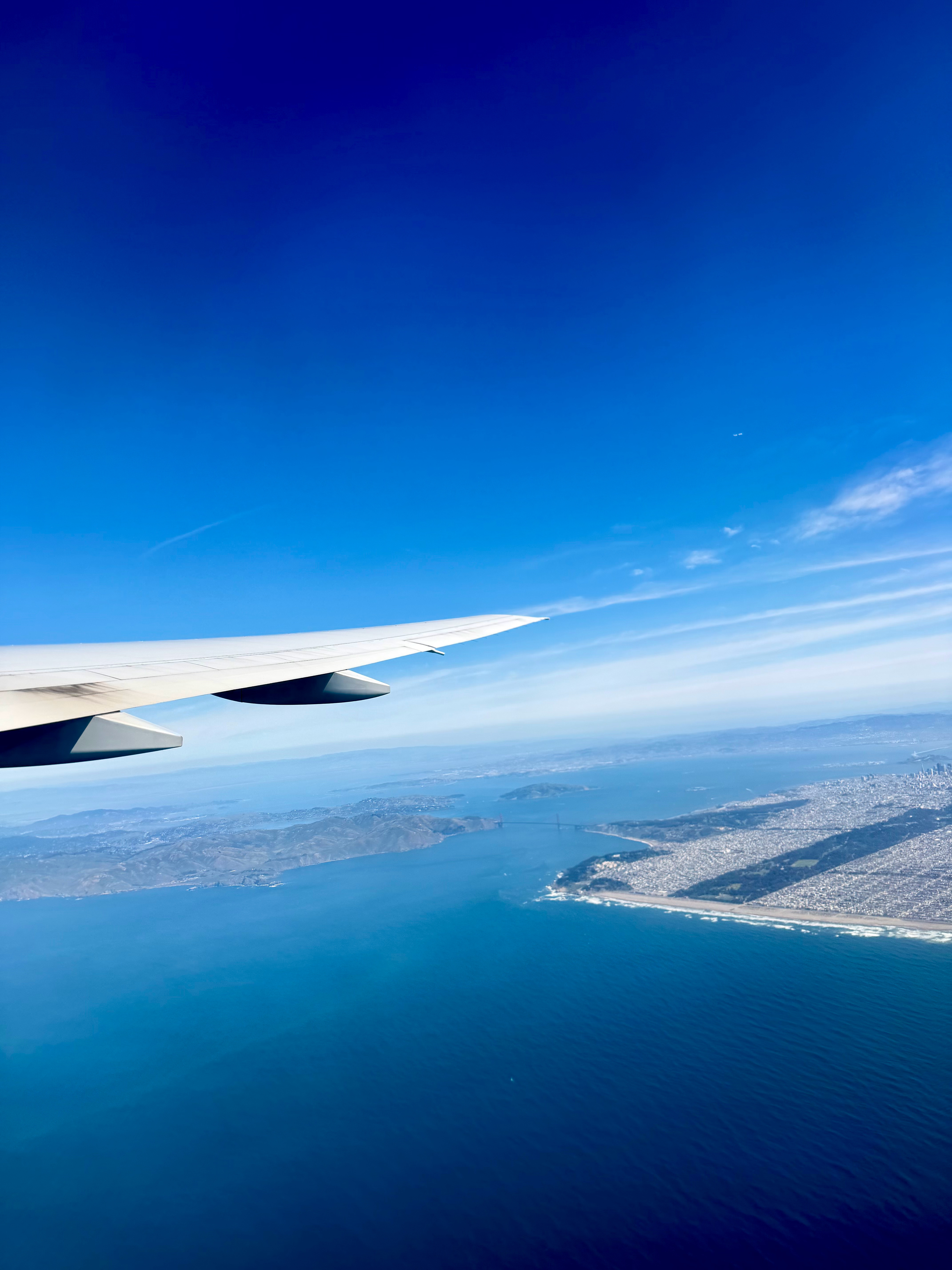 从大西洋起飞直至跨过整个太平洋，22小时的行程终于结束了
