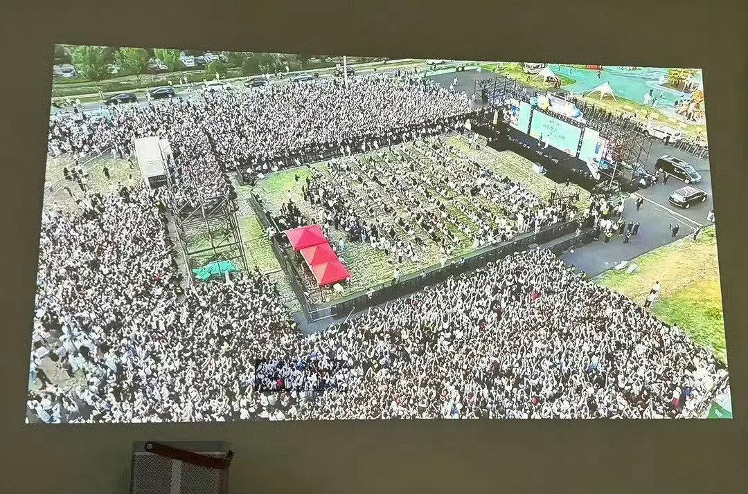 震撼，今天张凌赫济南活动人气[吃惊] ​​​