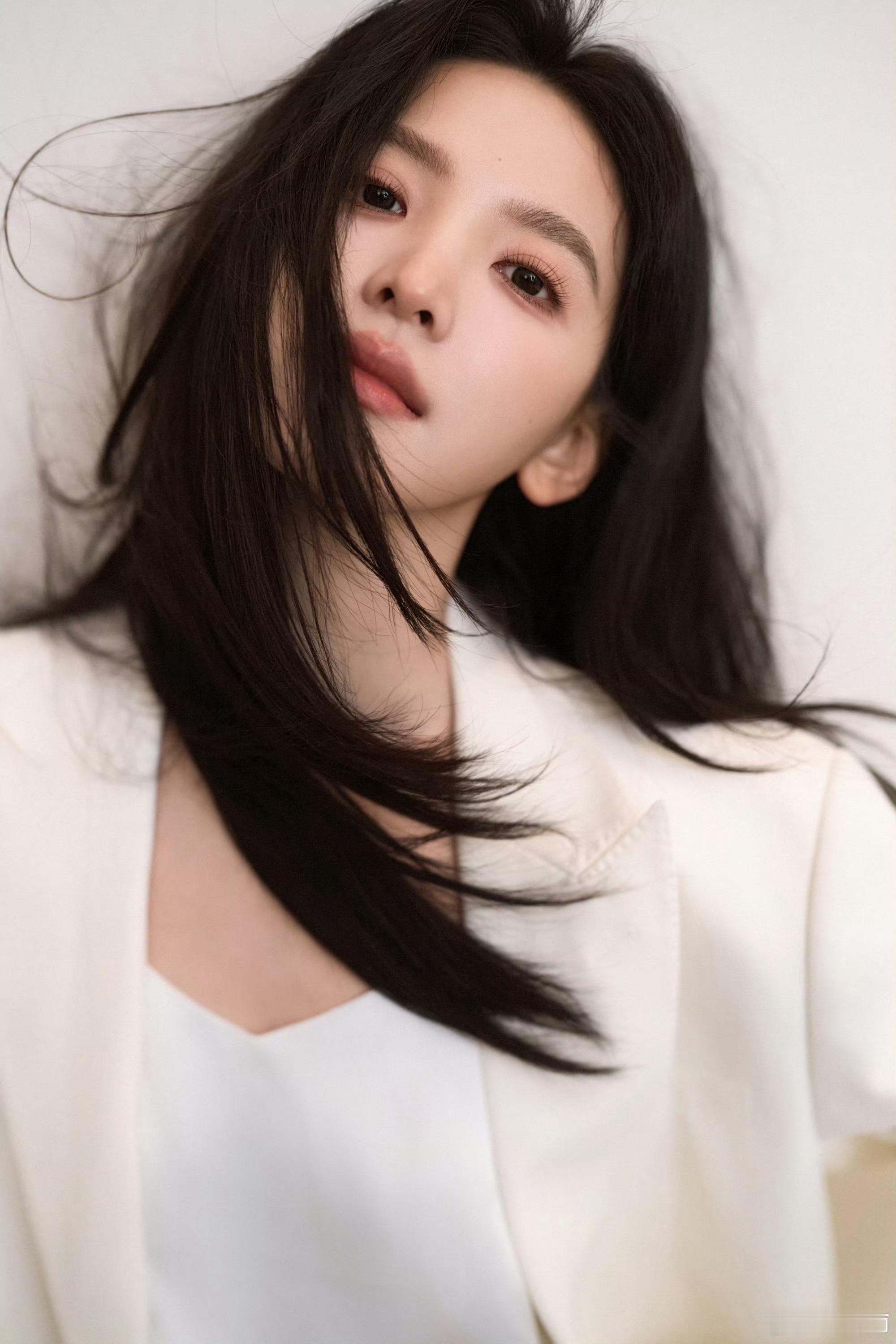 章若楠被直播间美颜吓到章若楠本身就很美，不需要美颜