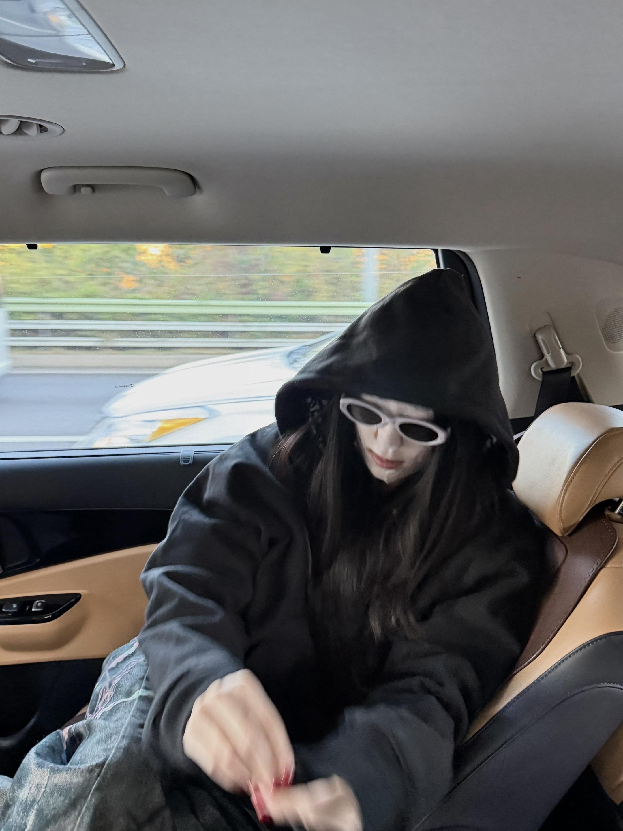 我喜欢浓浓的生活 浓浓的情绪 浓浓的心情和絮叨的语言 就像雨滴砸到地面...