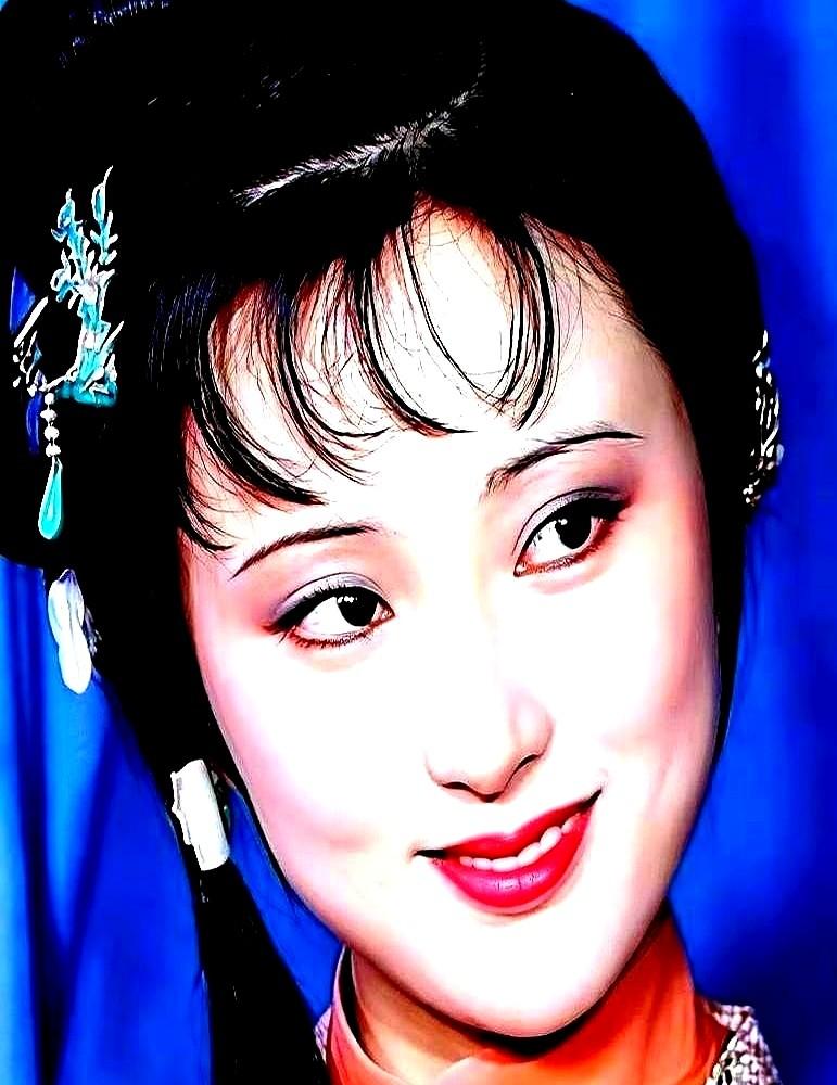 “这姑娘，骨子里就带着一股劲儿，清冷、忧郁，还带点刻薄。”

87版《红楼梦》选