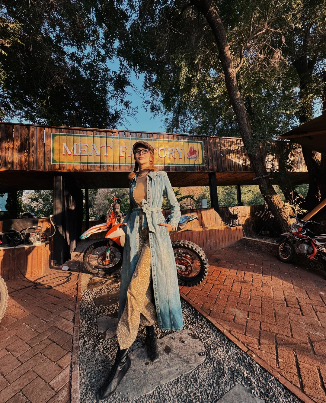 牛仔和豹纹一起搭配真的很哇塞吖！