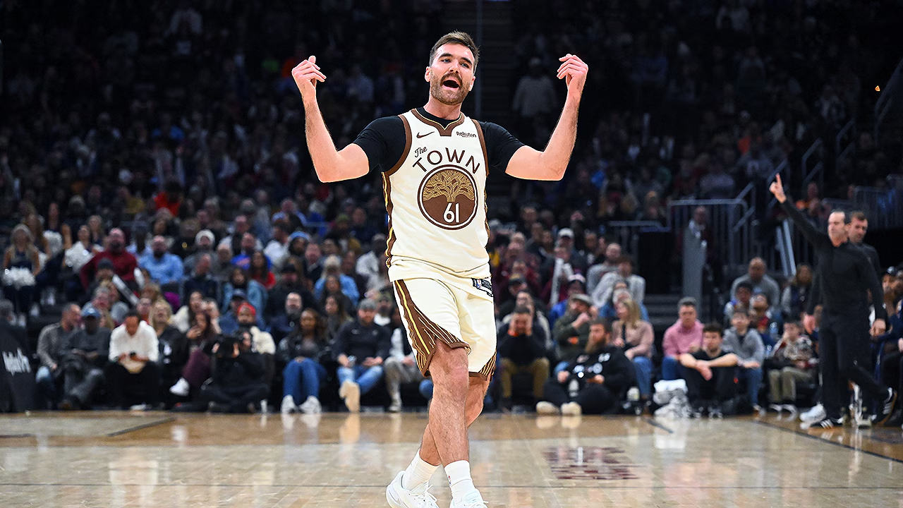 一个特别有趣的巧合斯宾赛在他职业生涯的第61场比赛中迎来首次NBA首发…而他是N