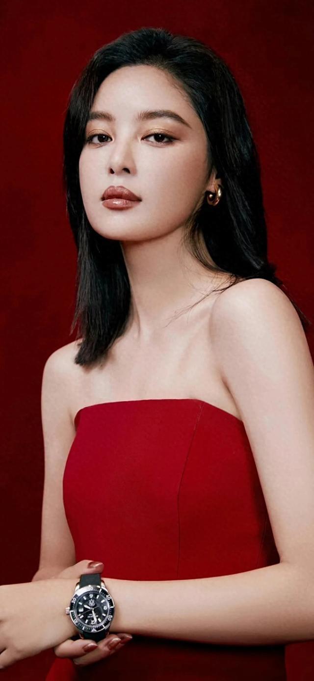 辛芷蕾说，弟弟结婚时，我给了66万红包，房子车子也都提前安排好，她觉得这些不是什