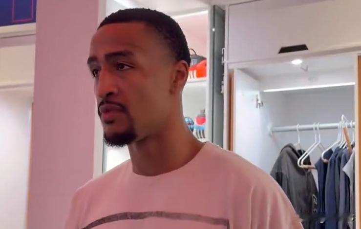 科林斯真不错！科林斯谈替哈登出头：

“任何人都别想欺负我的队友。”

“特别是