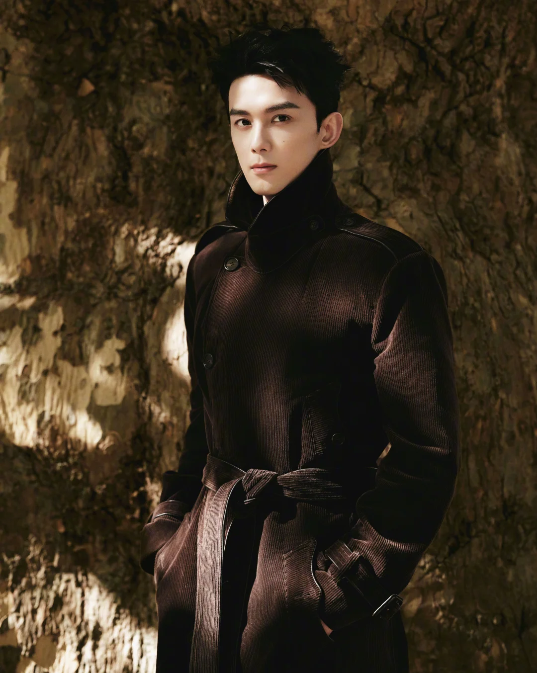 吴磊 巴黎时装周Burberry风衣街拍时刻