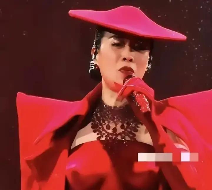 网上骂声震天响，扬言倒贴钱都不去，结果北京五棵松9300个实名制座位硬是塞得满满
