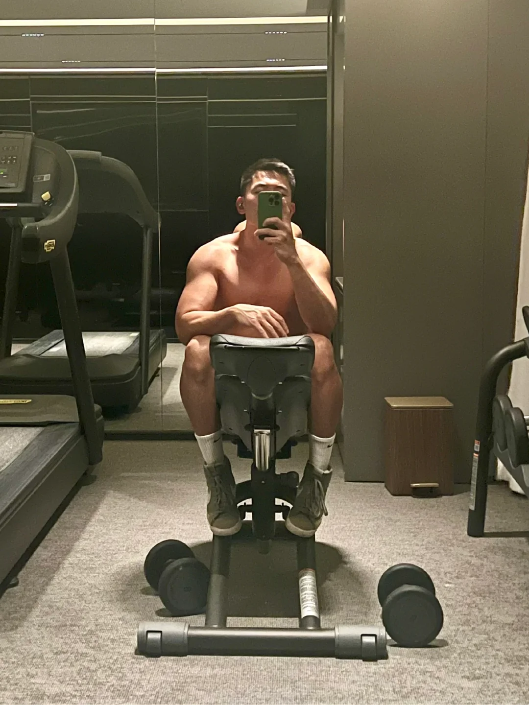 是谁逼的我半夜12点去健身？右滑！