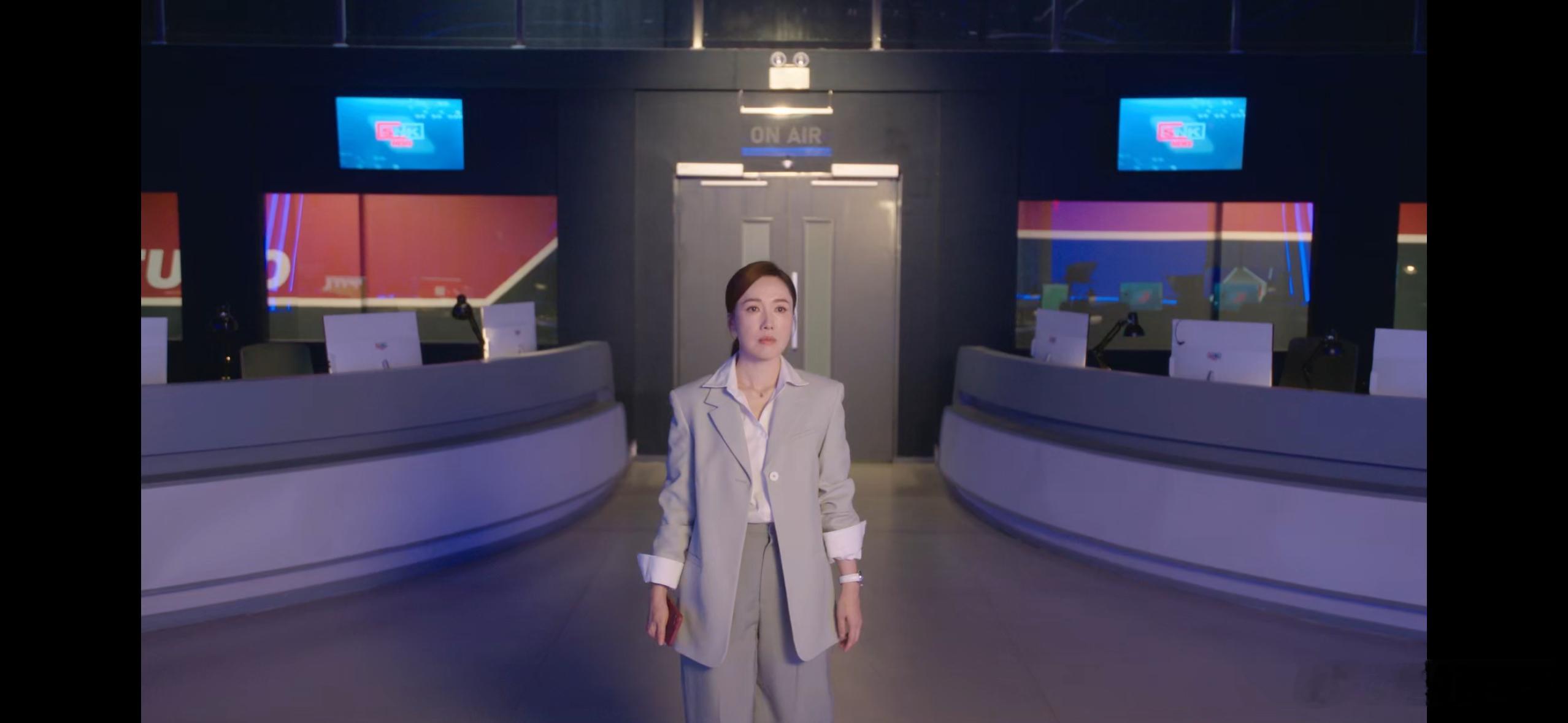 新闻女王2李施嬅饰演的张家妍新闻女王2李施嬅的张家妍，不仅是个事业心爆棚的职场女