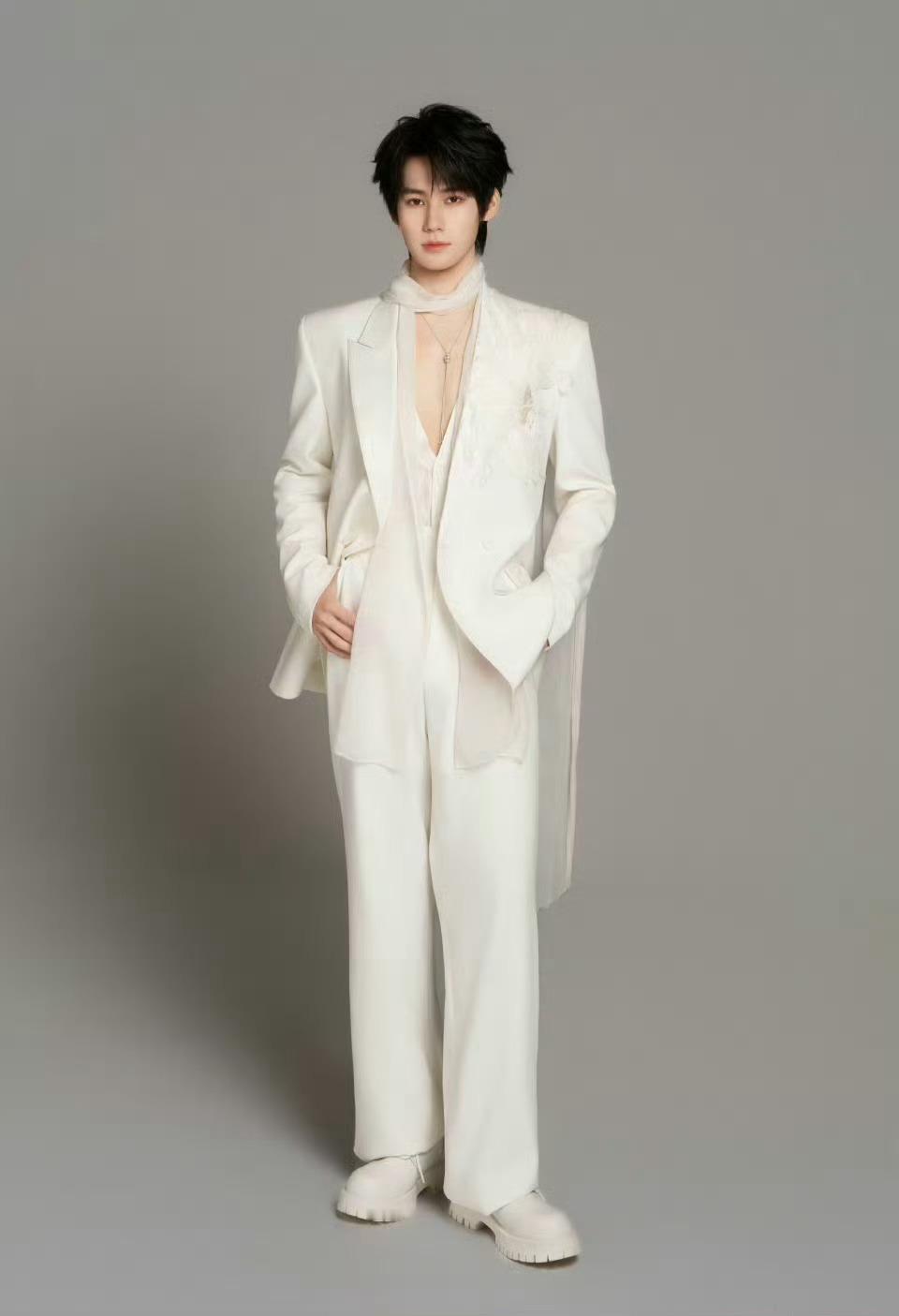 温润如玉的PIAGET伯爵公子张真源💎 