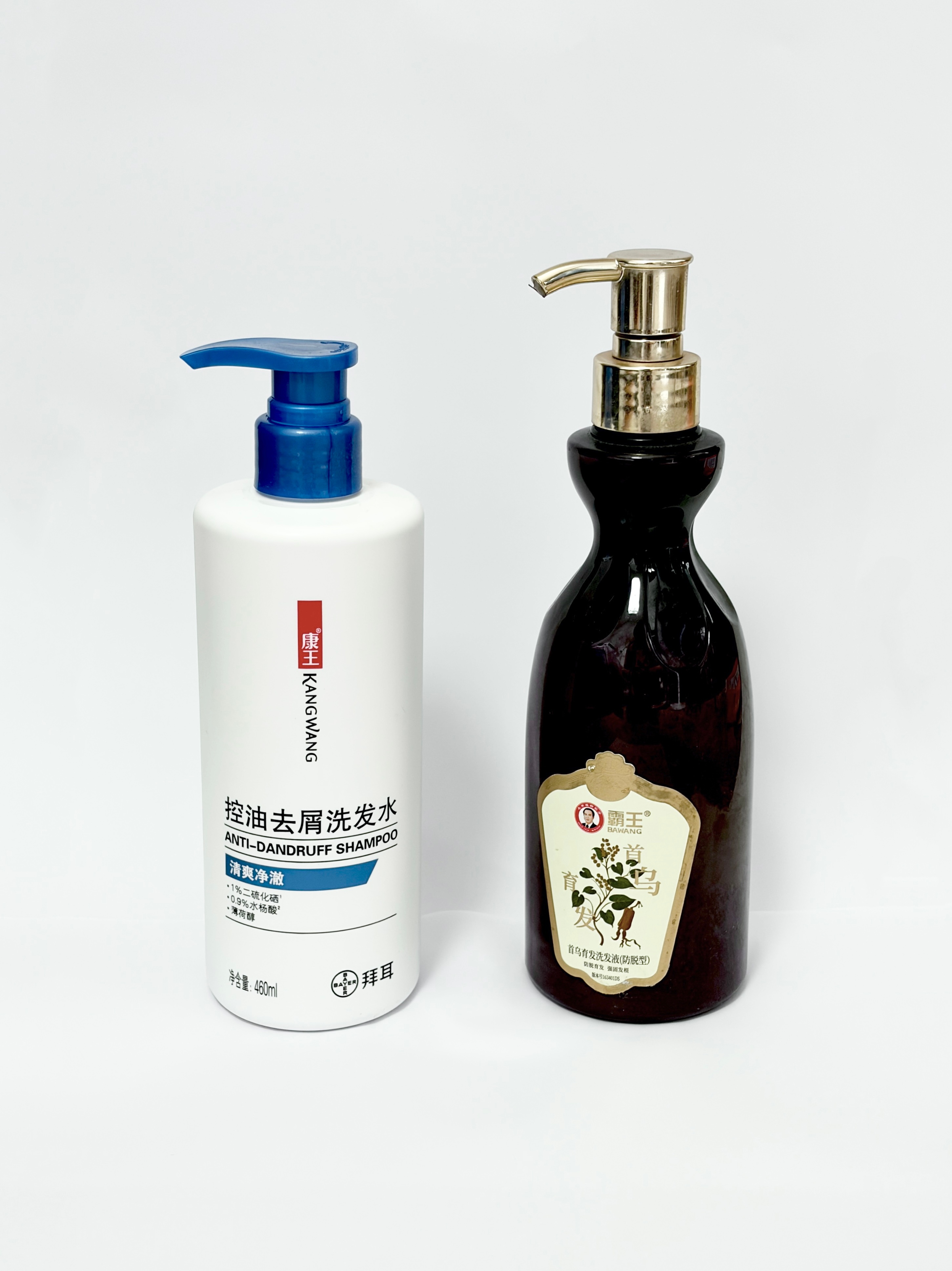 最好的洗发水搭档，我现在用的：右边日常用霸王，左边功效的二硫化硒，拜耳康王，间隔