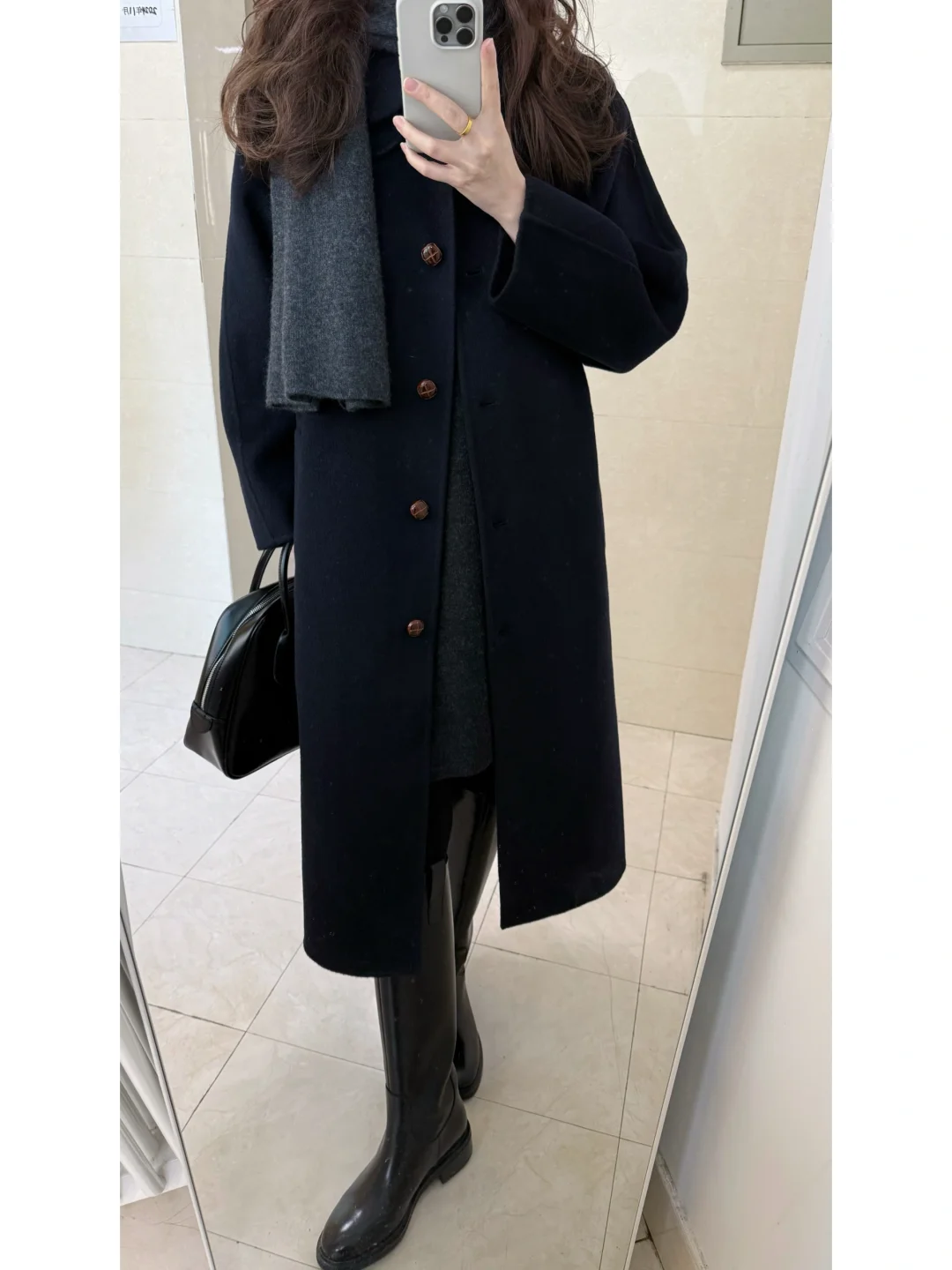 降温穿什么/ 经典藏青色大衣