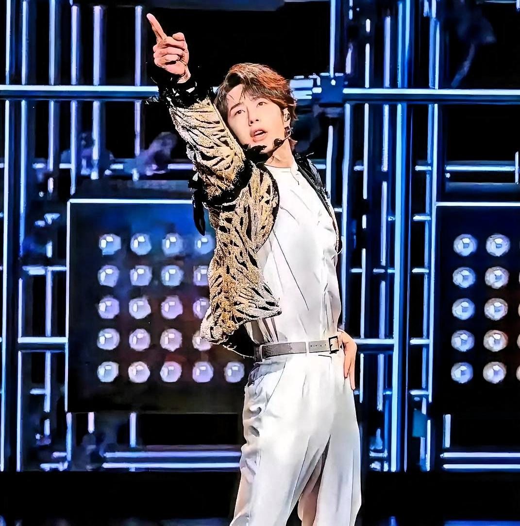 王一博真的把“专注”做到了极致。
 
不爱说话，却把所有力气都用在做事上。
赛车