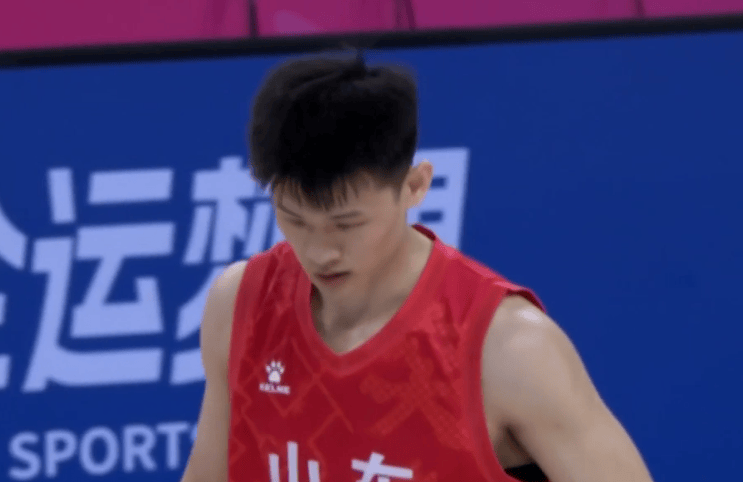 王岚嵚出战24分钟，投篮15中6得到14分4篮板4助攻3抢断