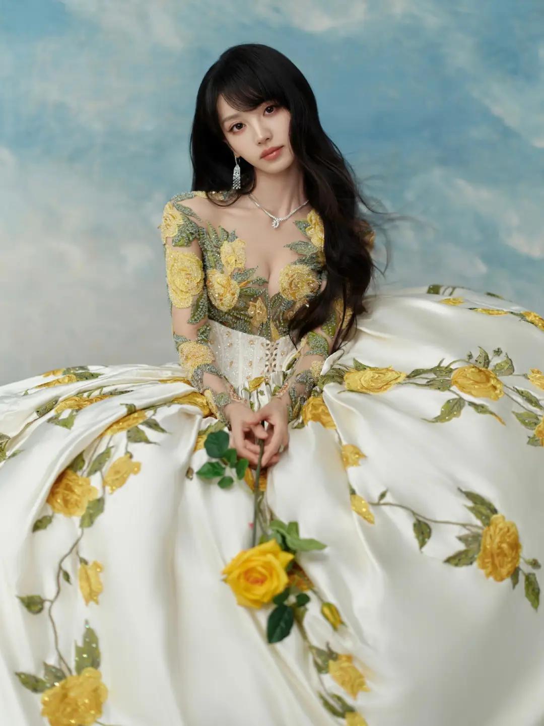田曦薇画报，油画般的绝美女神！