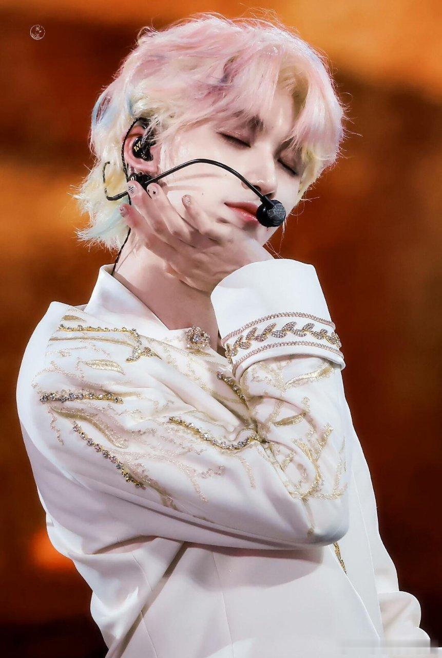 笑不活了！丁程鑫玩游戏反向操作，误把“还珠格格”叫成“格”，自己都懵了，队友爆笑