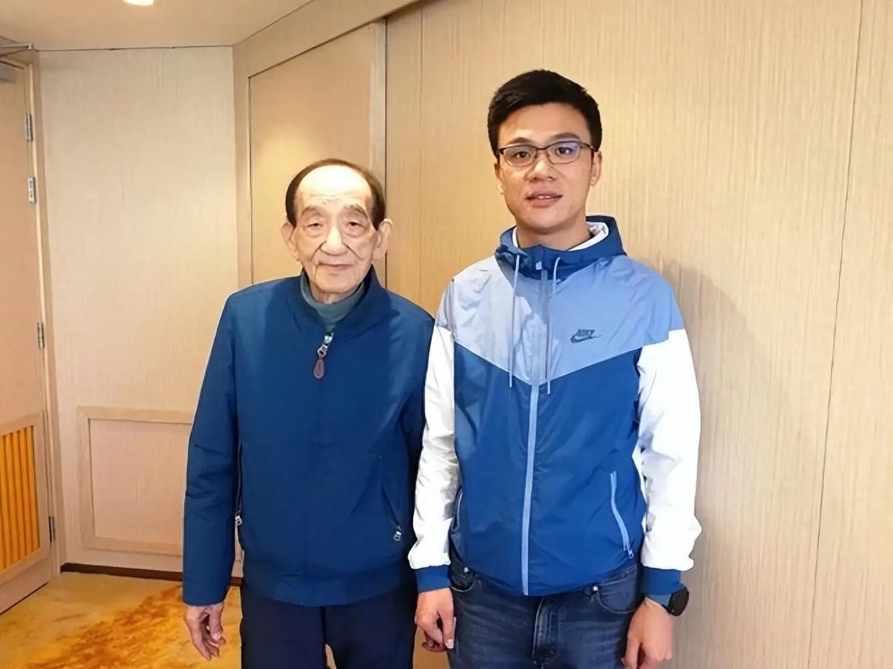 历史学教授说：“一个家族，只要出现一个大人物，这个家族就会穷八辈。望子成龙，望女