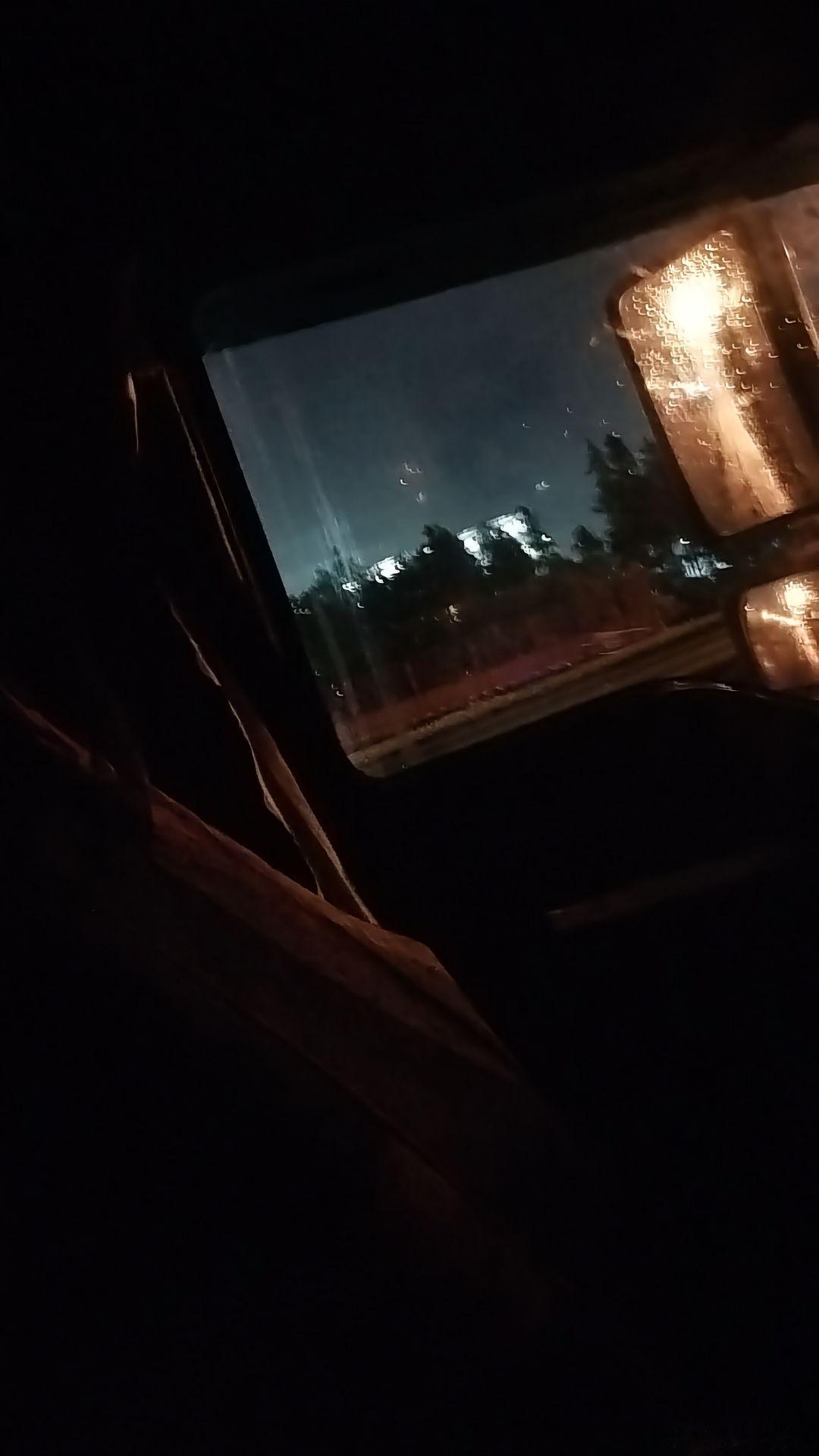 随手拍明知不能爱，却偏偏深爱，明知没结果，心却收不回来，明知该放下，可就是舍不得