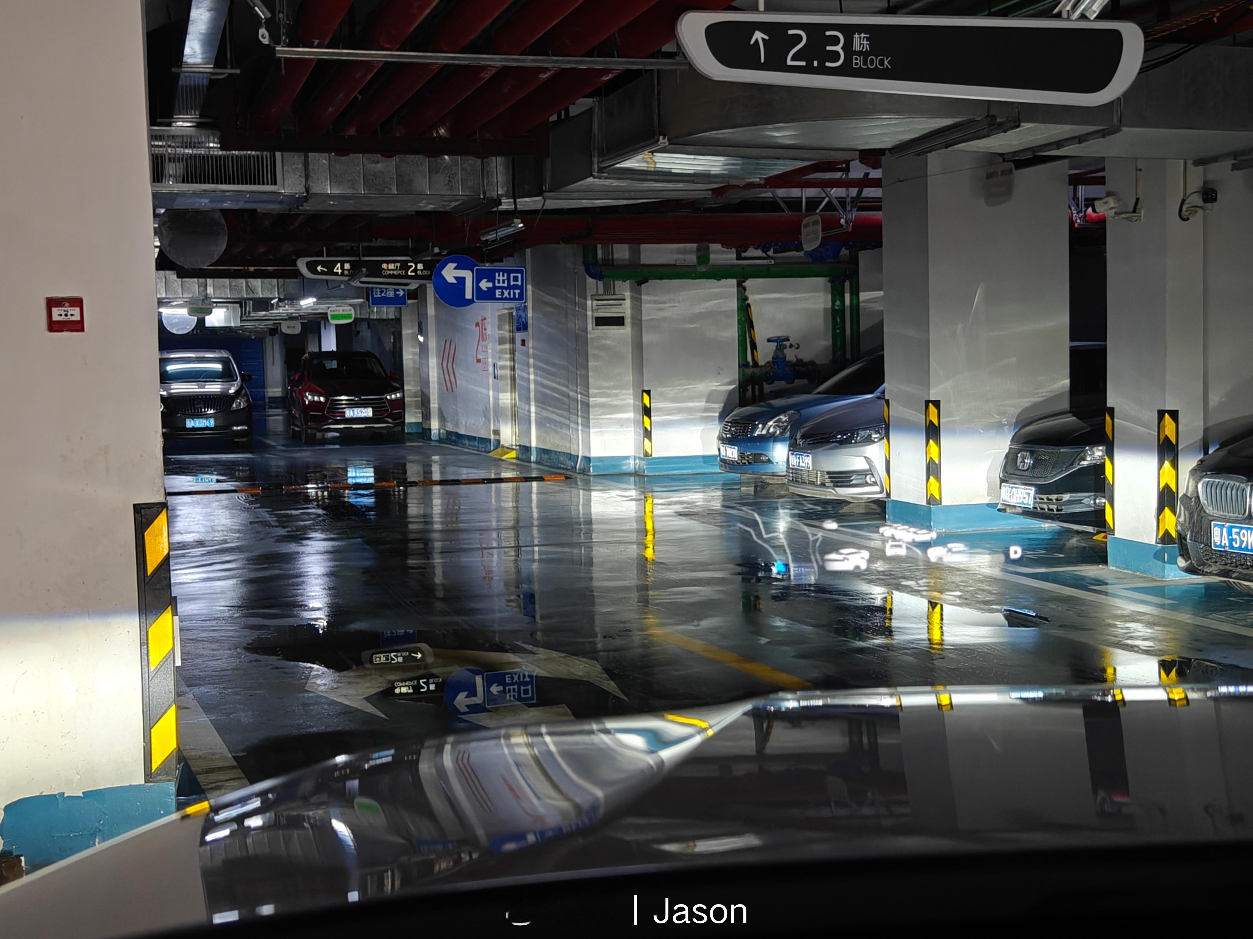 #回南天# 地库跟水塘一样，车开在上面感觉那个水声像是在过河。默默地把理想 L7