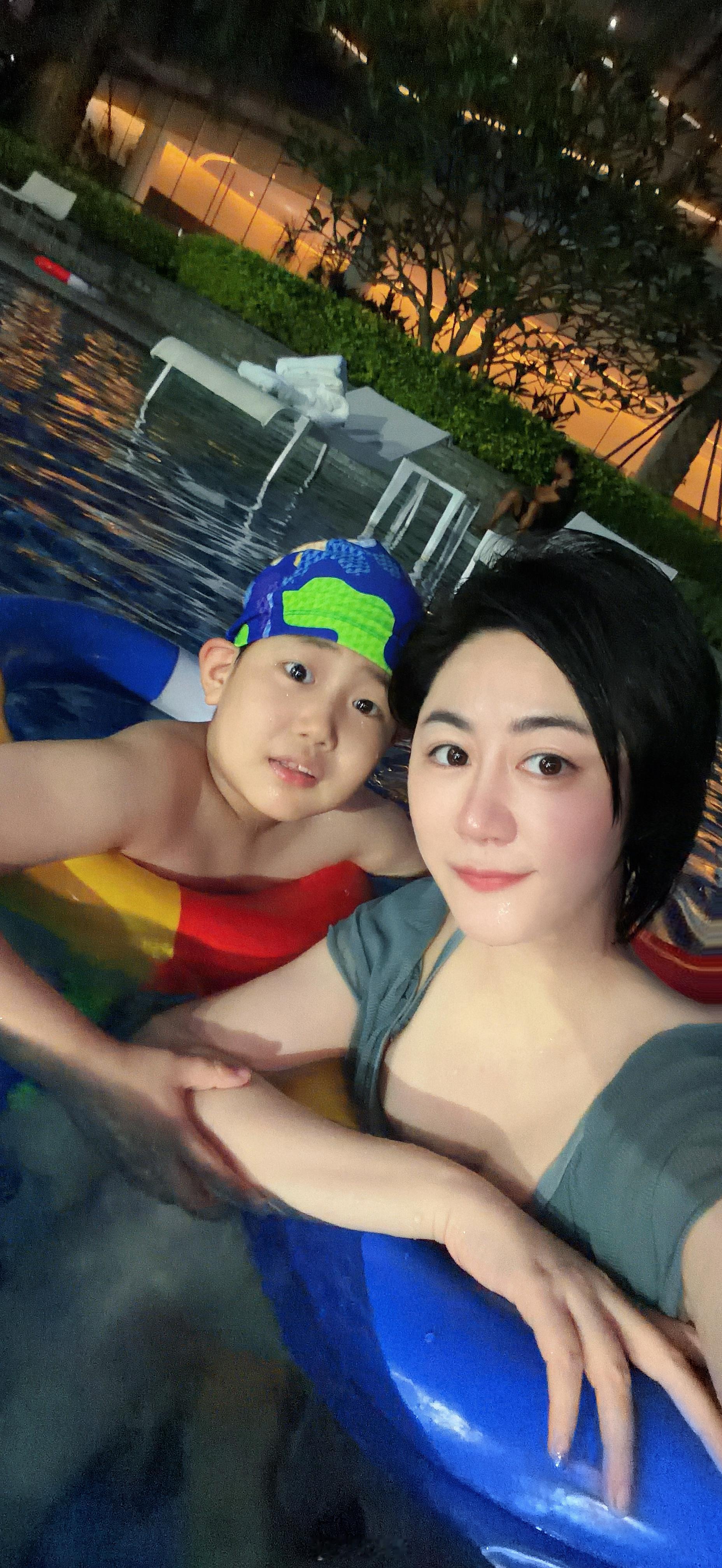 大家好我们是旱鸭子传奇组合 ​​​