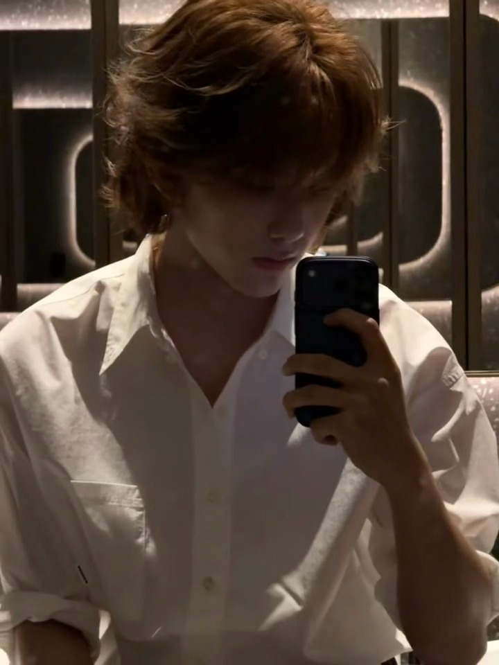 马柏全白衬衫live 马柏全发来三张新鲜的对镜拍live白衬衫完全慵懒感男友马柏