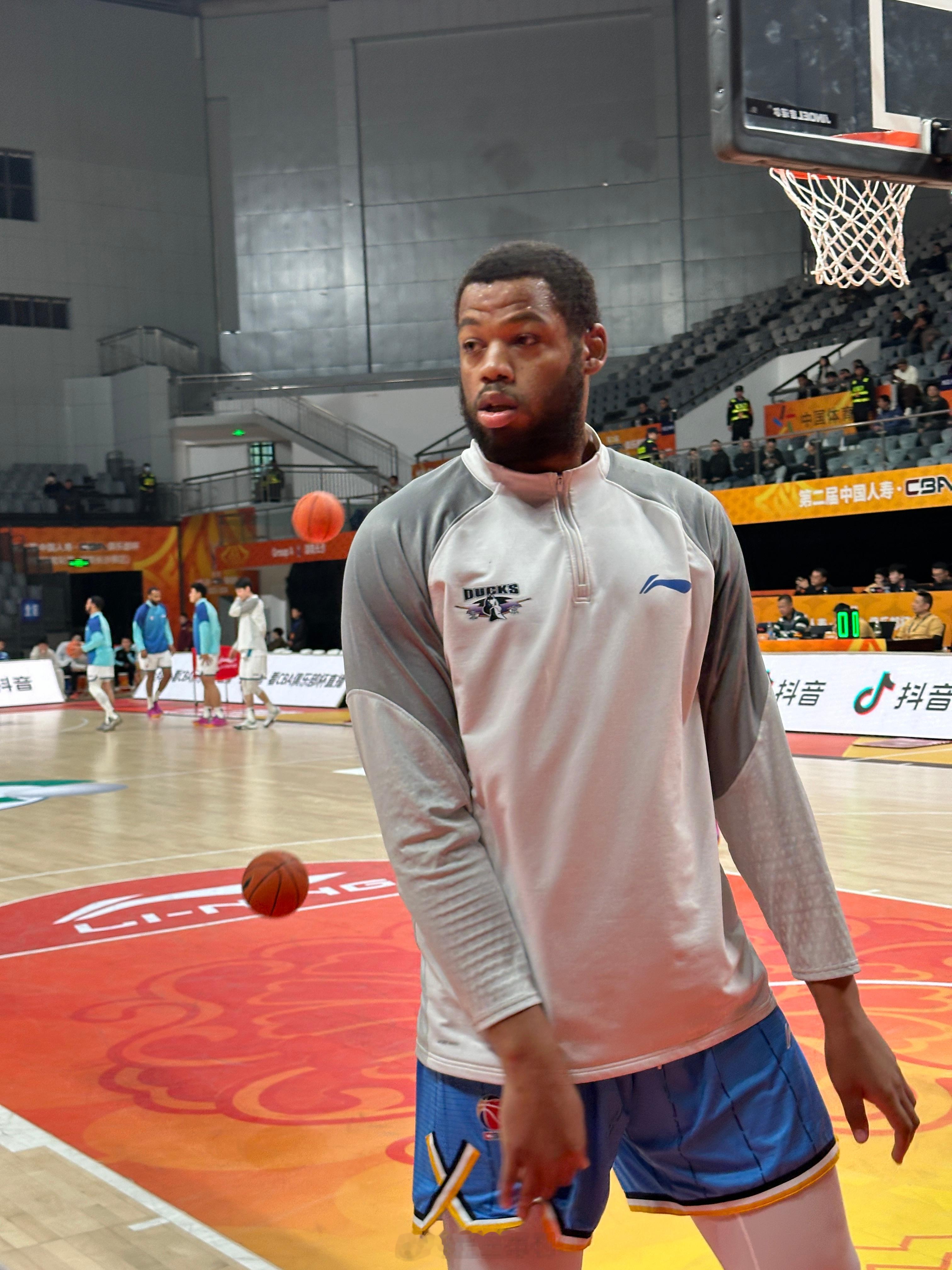 CBA俱乐部杯 到位！ 长沙·贺龙体育馆