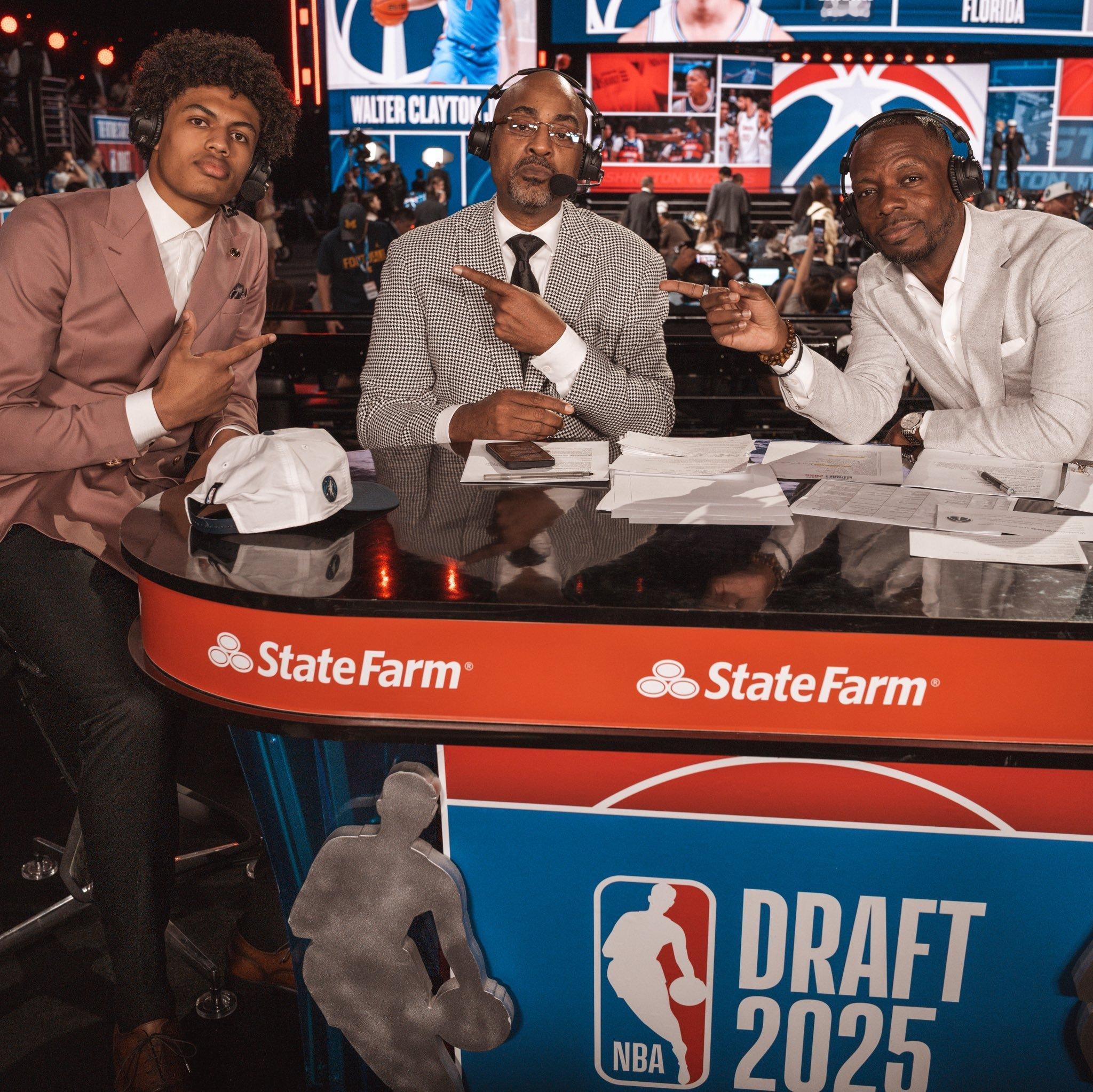 森林狼17号秀贝兰热，再次进入轮换：10分8篮板（5前板）3助攻2封盖6投5中关