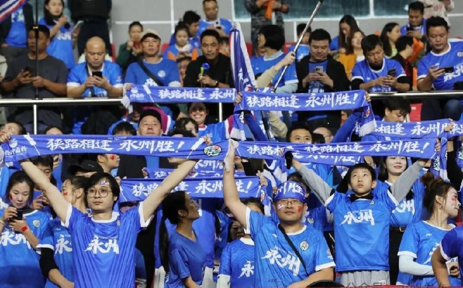 永州队赢了六场，对手全在榜尾，网友笑称“666定律”。
可这定律，真能镇住榜首吗