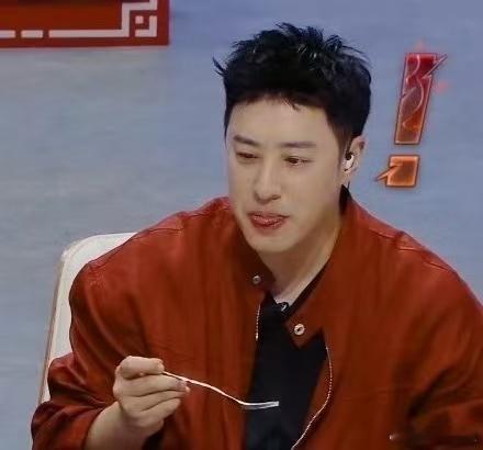 明星说瘦就真瘦啊救命！这瘦身速度谁看了不懵！潘玮柏更是逆袭成“潘玮薄”，肌肉照帅