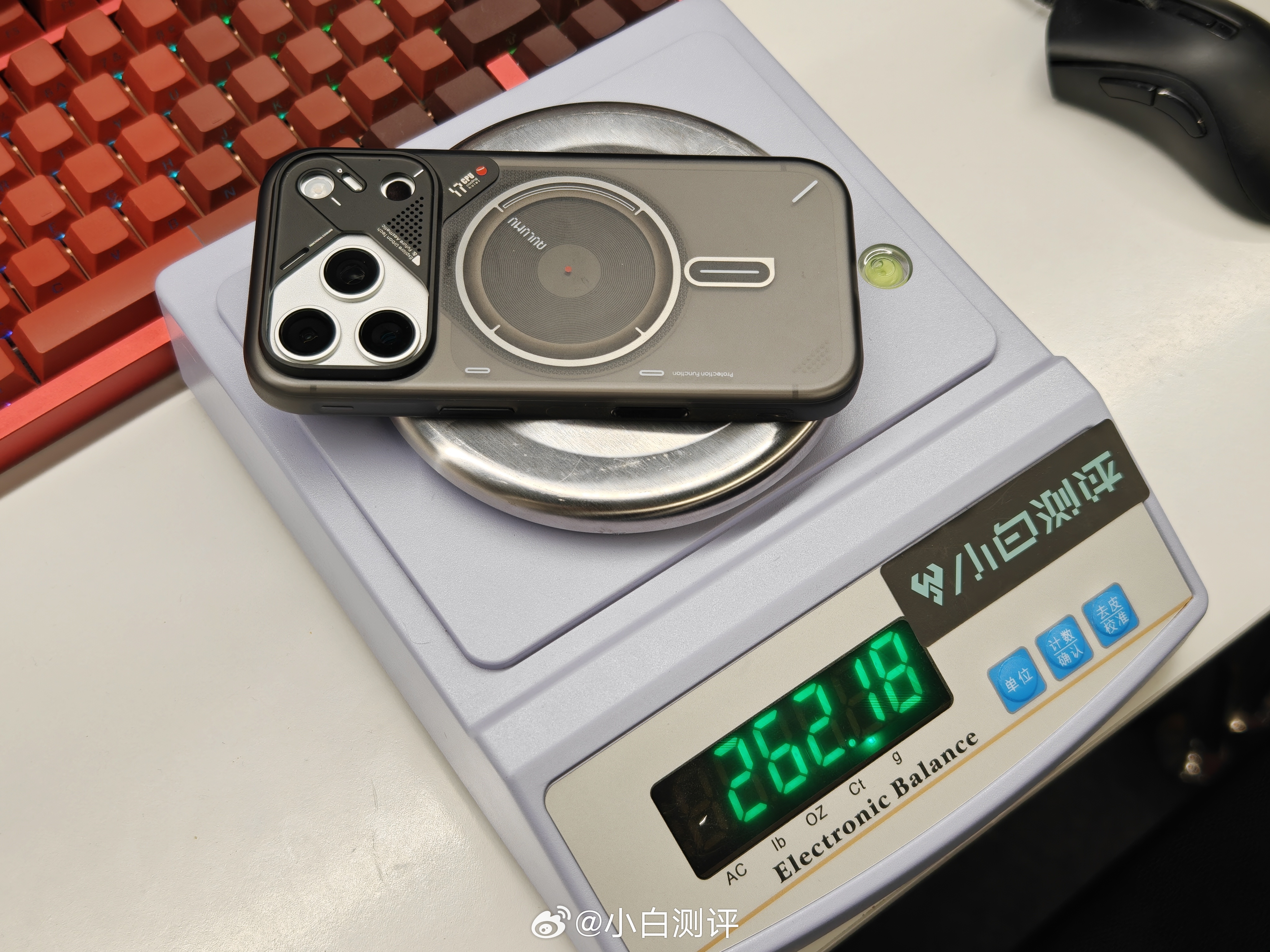 不同壳膜对手机重量影响如何看图👇🏻大家买手机壳会在意轻薄吗还是优先考虑好看/