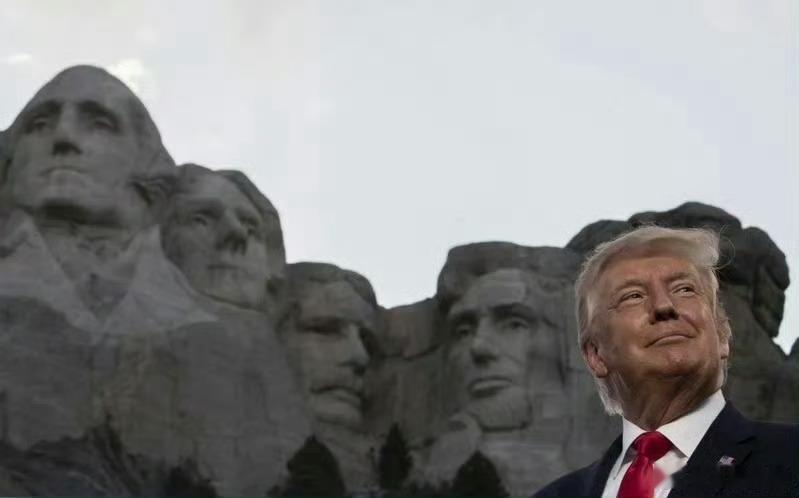 特朗普称，民调专家告诉他，就算华盛顿和林肯死而复生搭档参加大选，他也能以25％的