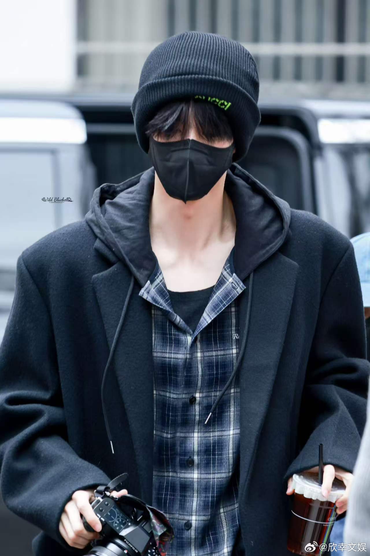 张凌赫大衣冷帽look张凌赫元宵节上班穿搭张凌赫元宵节上班穿搭，好酷， 