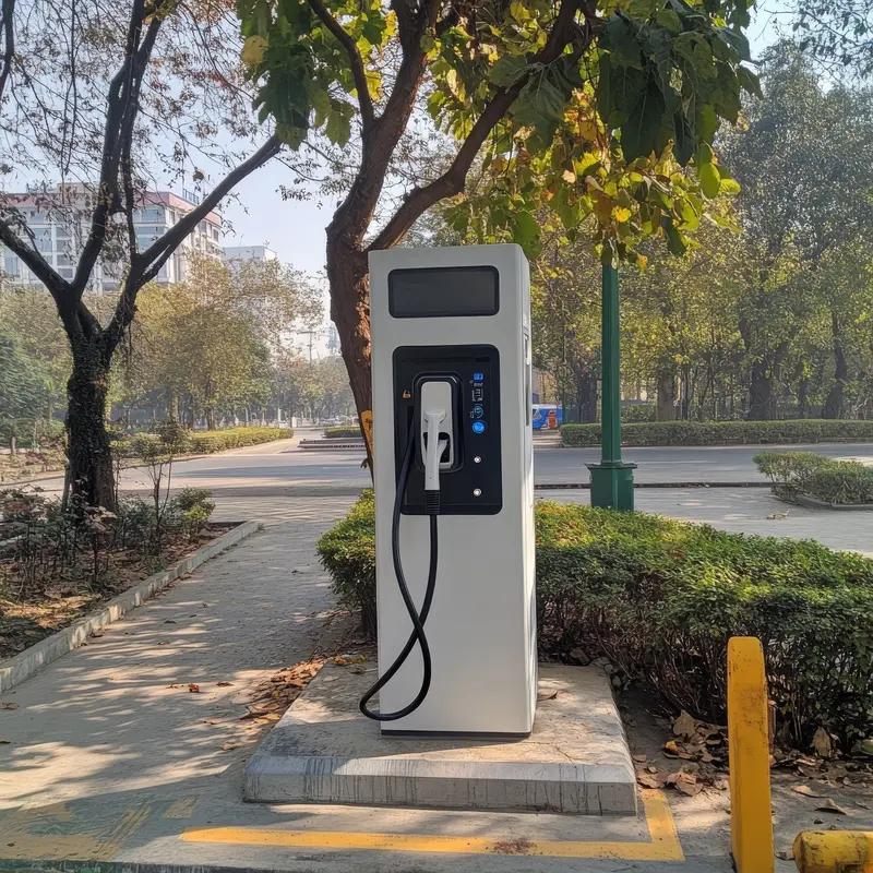 电车到底香不香？3月以来，全国多地公共充电桩价格悄然波动，高峰时段每度电比之前贵