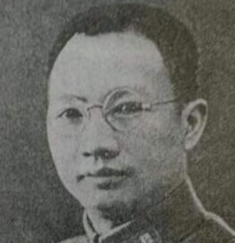 1949年，国军军长刘伯龙在赴滇途中，因一辆坏在路中间的卡车勃然大怒，他下车看了