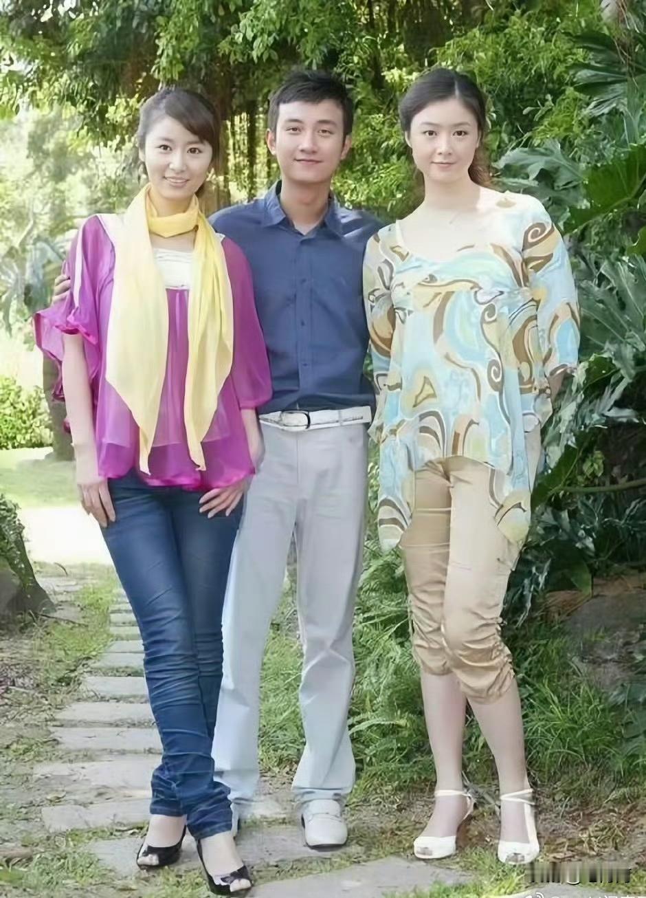 文章开饭店了，15年前的林心如与蒋欣，喜欢穿紧身裤和鱼嘴高跟鞋，那时候的林心如3