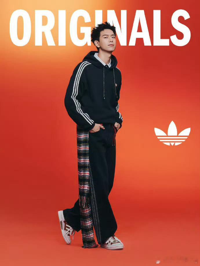 李现真的很适合适配阿迪达斯的风格…一点都不油腻…