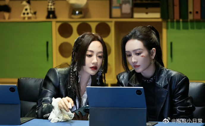 王鸥给杨蓉调成啥样了鸥蓉别试探了有市场真的被杨蓉的反差萌戳中，被王鸥一句怼完就乖