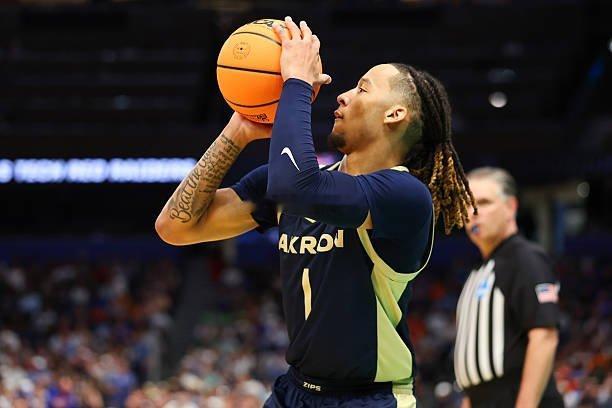 根据The Consensus NBA记者Aryan的消息，来自阿克伦大学的大五