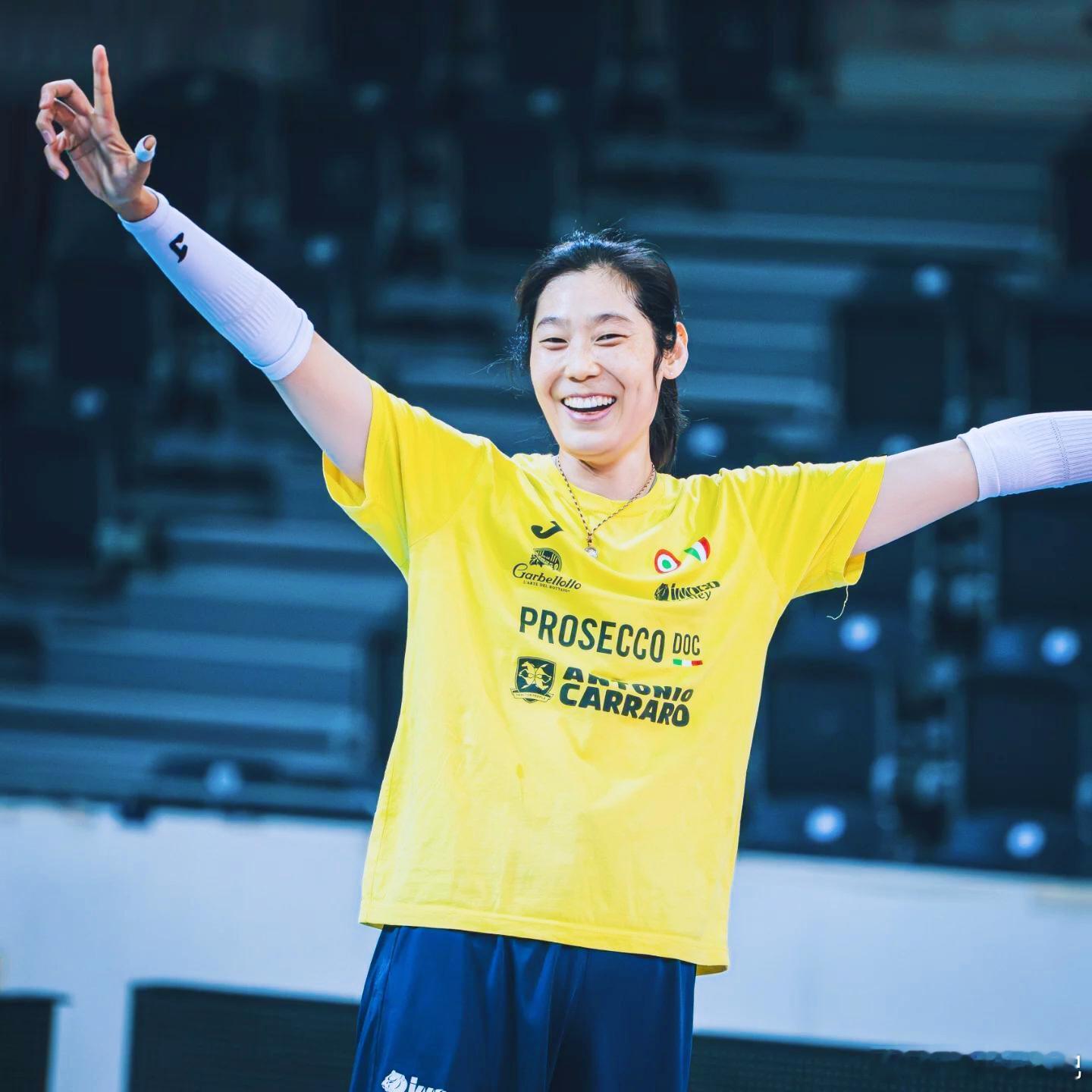 朱婷掌上明朱 一路婷你 欧冠小组赛，科内vs罗兹LKS，第一局25-14，第一局