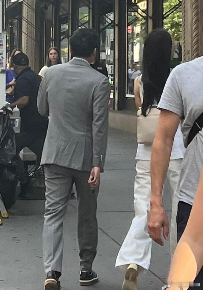 霍启山娜然去看了世界杯决赛纽约偶遇霍启山娜然 霍启山和娜然感情稳定又低调，被传了